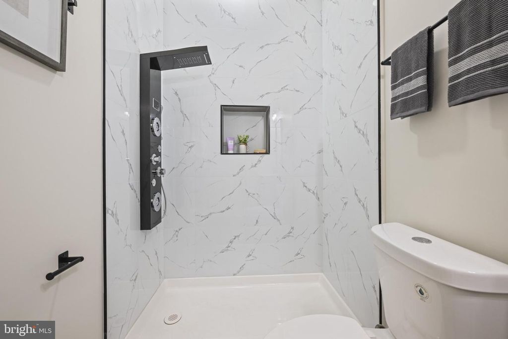 Image 19 of property listing at 8620 ELLEN CT, Parkville, MD 21234