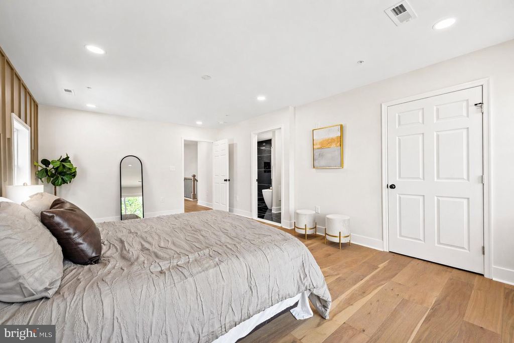 Image 25 of property listing at 8620 ELLEN CT, Parkville, MD 21234