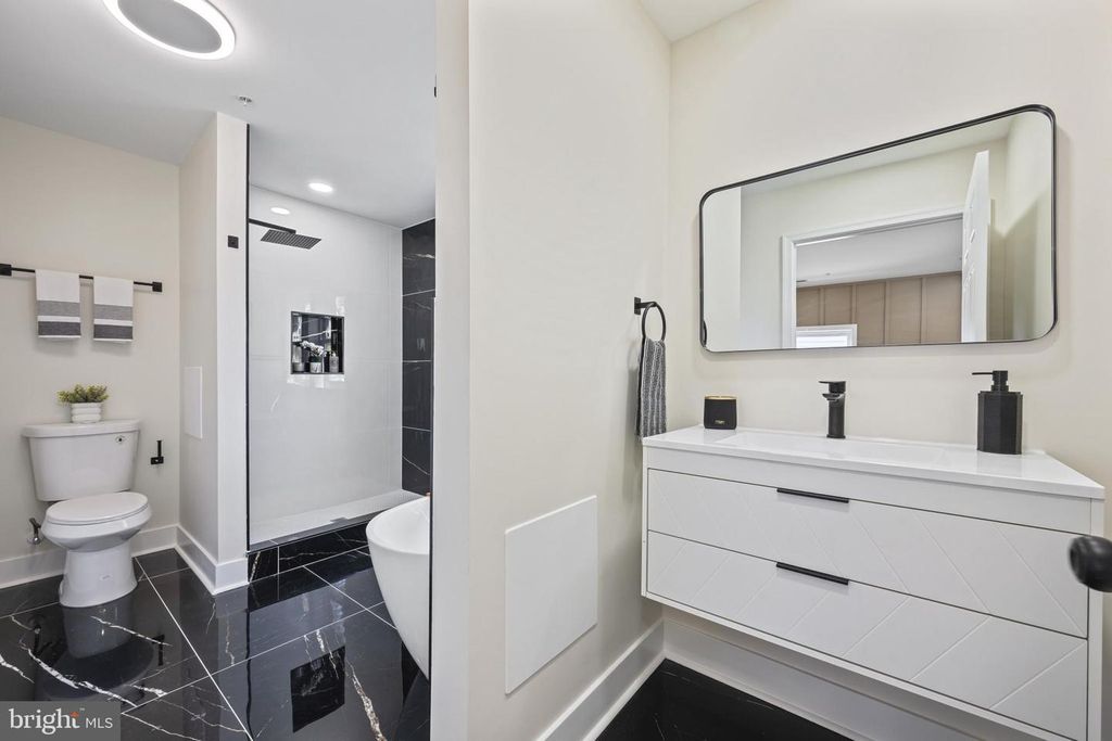 Image 26 of property listing at 8620 ELLEN CT, Parkville, MD 21234