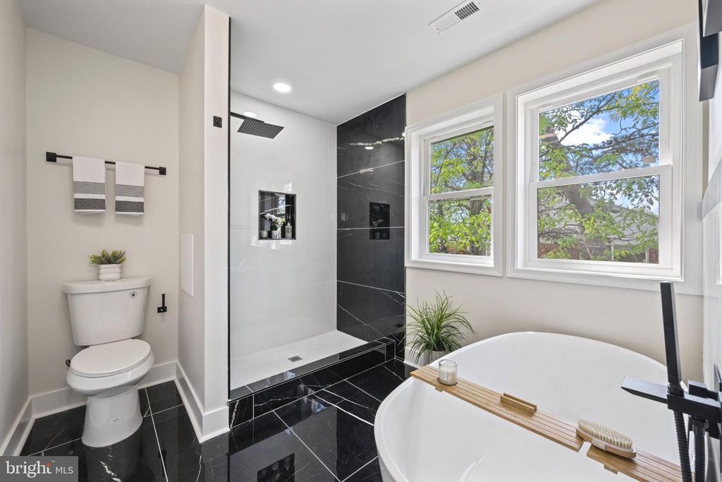 Image 27 of property listing at 8620 ELLEN CT, Parkville, MD 21234