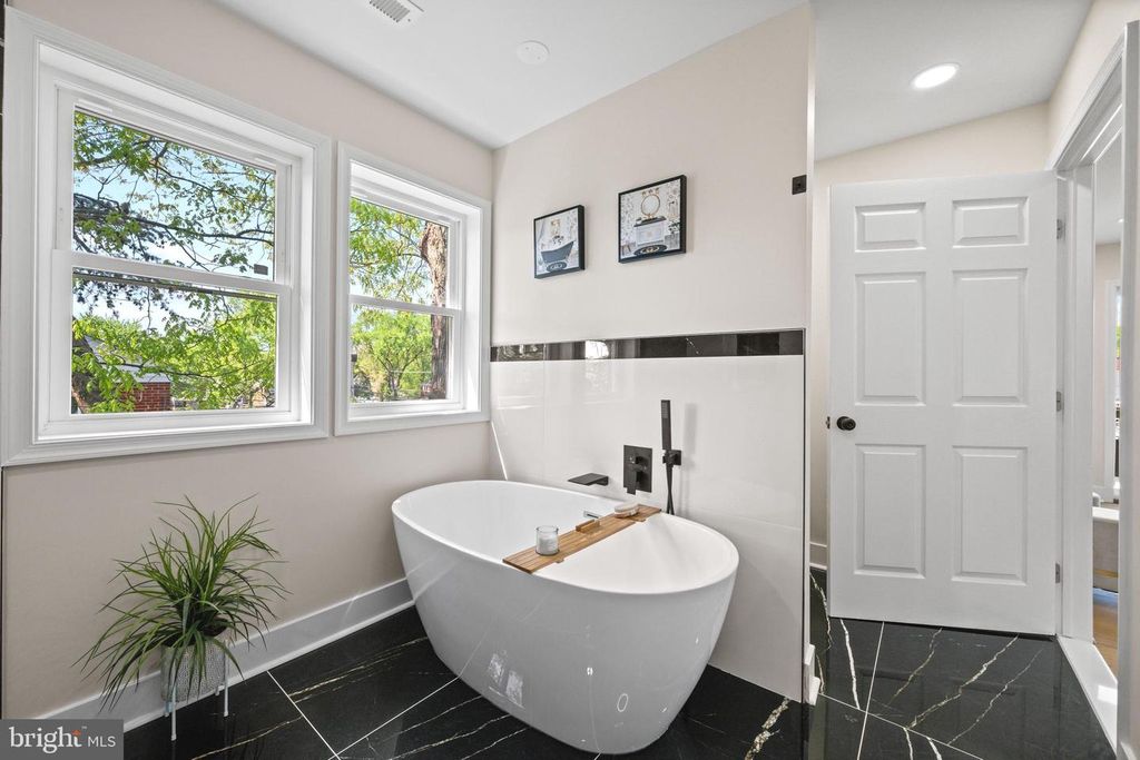 Image 28 of property listing at 8620 ELLEN CT, Parkville, MD 21234