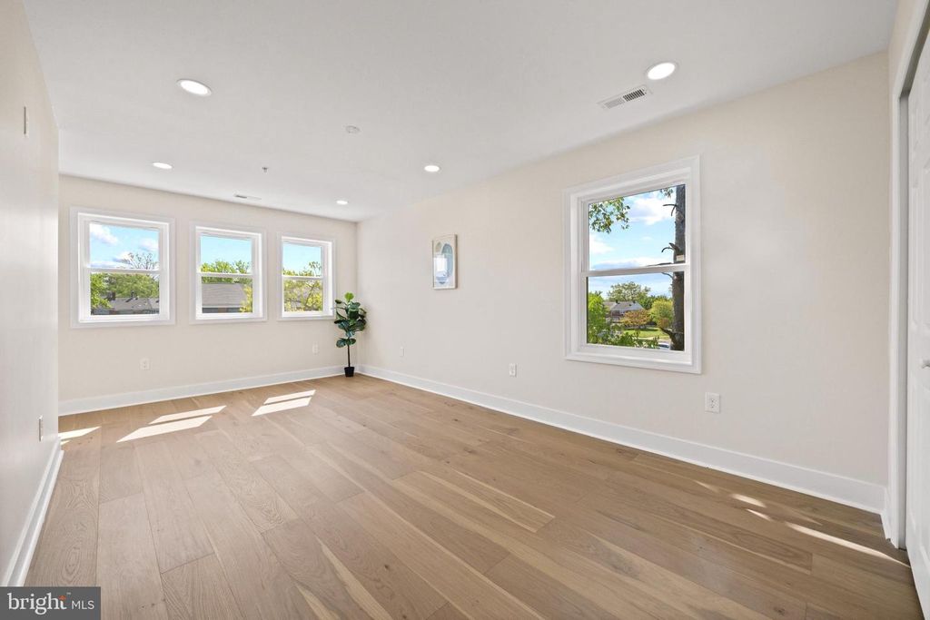 Image 29 of property listing at 8620 ELLEN CT, Parkville, MD 21234