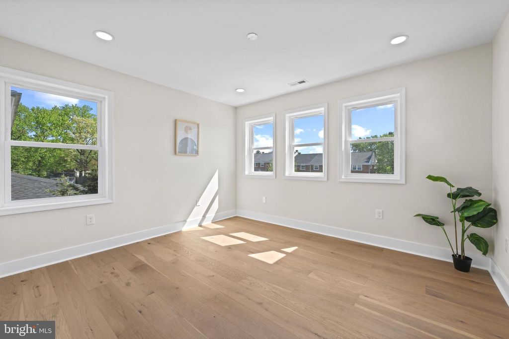 Image 31 of property listing at 8620 ELLEN CT, Parkville, MD 21234