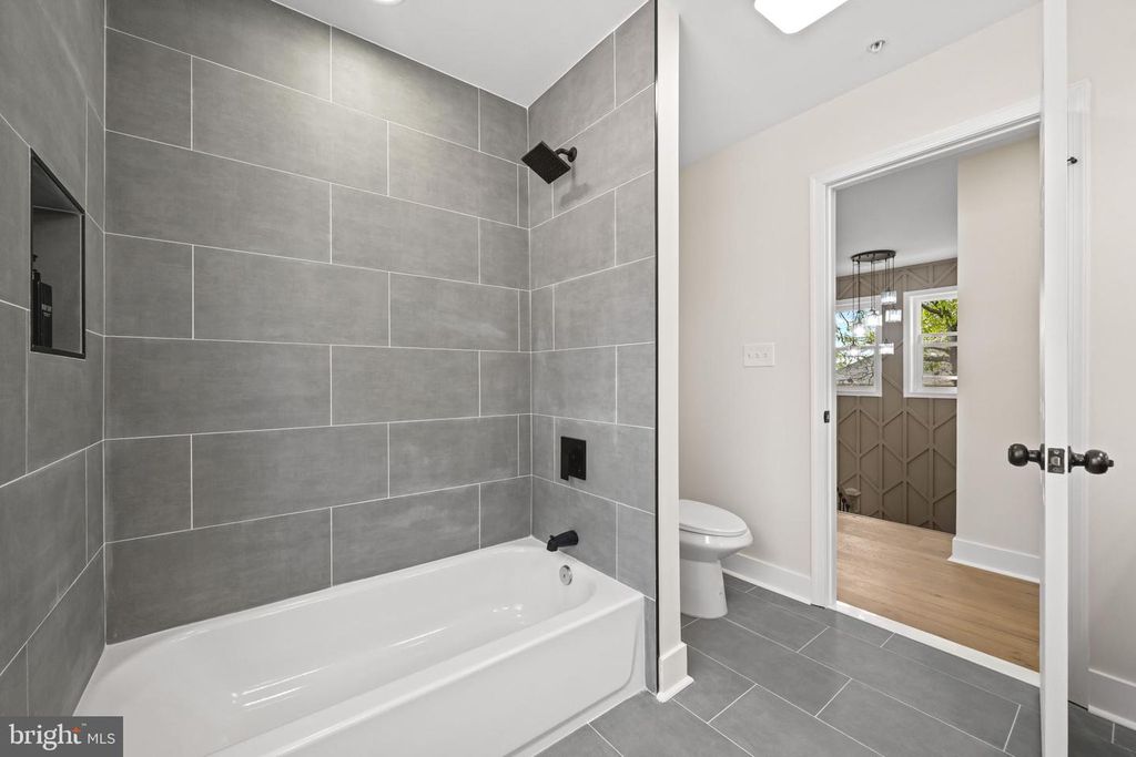 Image 33 of property listing at 8620 ELLEN CT, Parkville, MD 21234