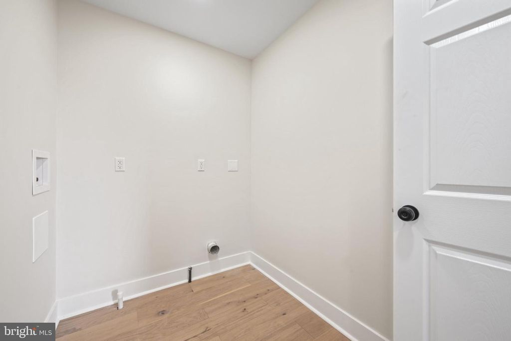 Image 34 of property listing at 8620 ELLEN CT, Parkville, MD 21234