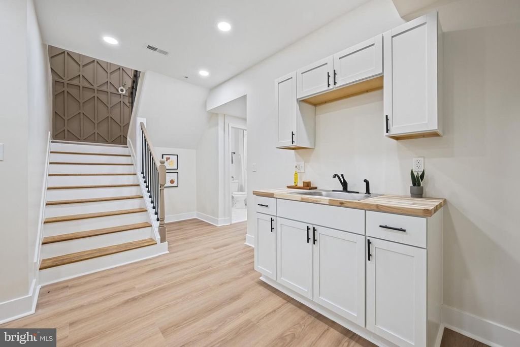 Image 35 of property listing at 8620 ELLEN CT, Parkville, MD 21234