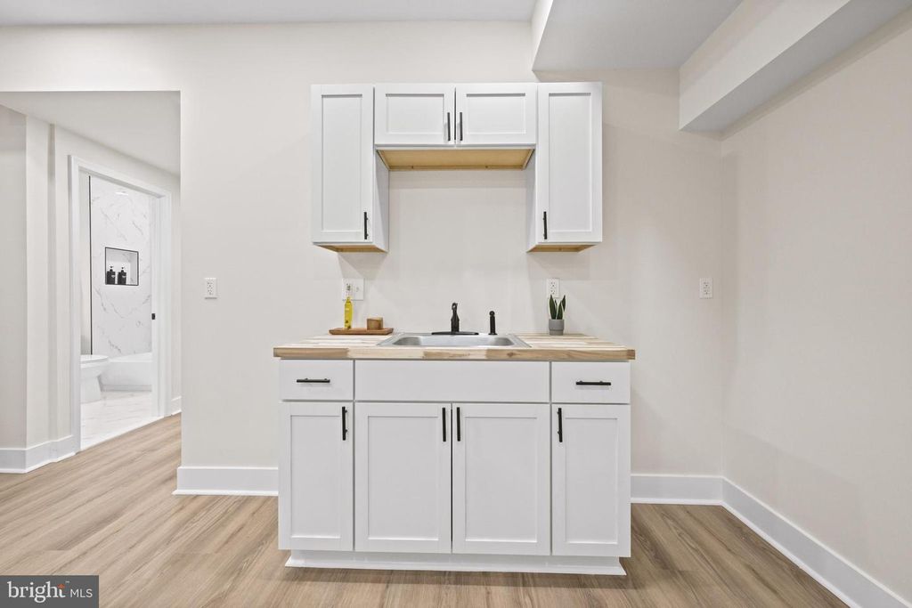 Image 36 of property listing at 8620 ELLEN CT, Parkville, MD 21234