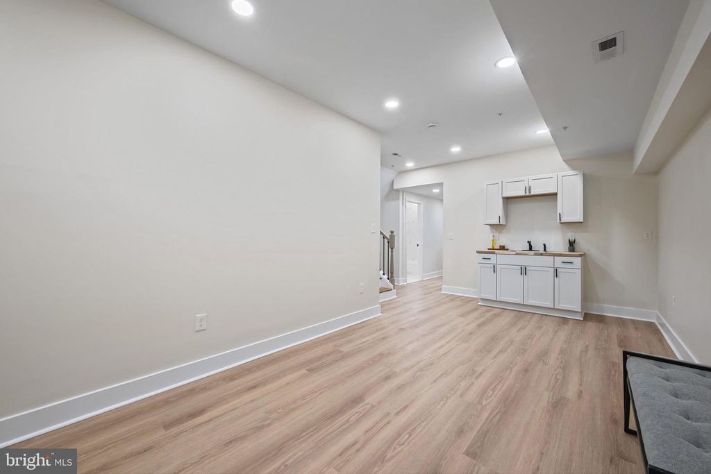 Image 37 of property listing at 8620 ELLEN CT, Parkville, MD 21234