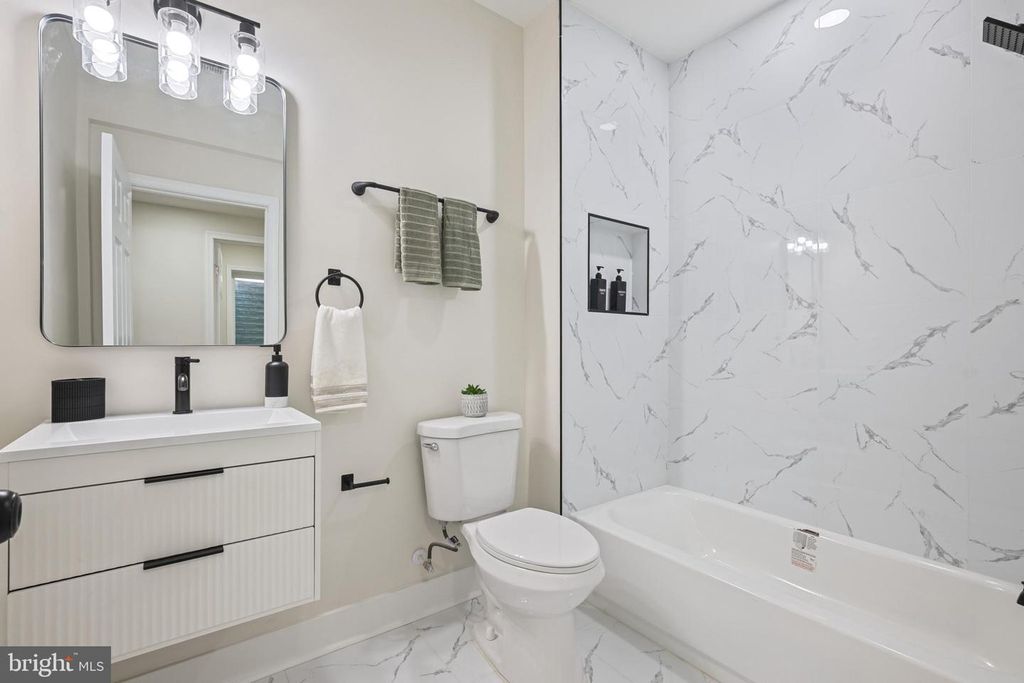 Image 39 of property listing at 8620 ELLEN CT, Parkville, MD 21234