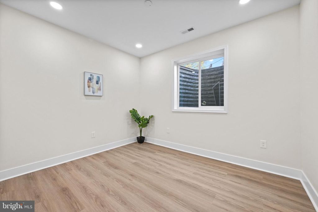 Image 40 of property listing at 8620 ELLEN CT, Parkville, MD 21234