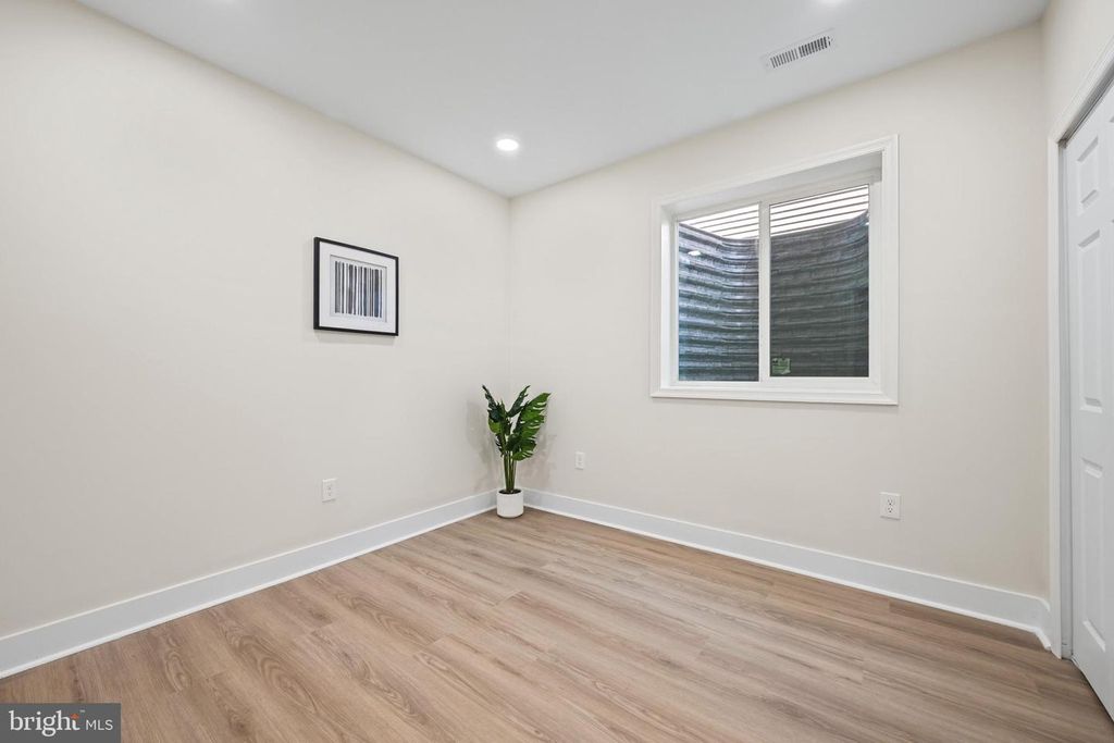 Image 42 of property listing at 8620 ELLEN CT, Parkville, MD 21234