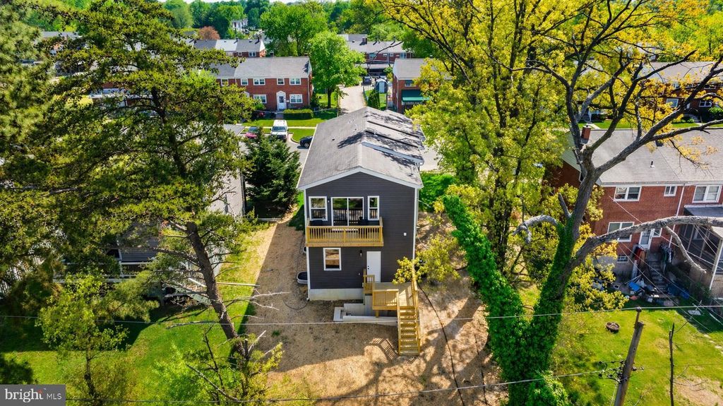 Image 43 of property listing at 8620 ELLEN CT, Parkville, MD 21234