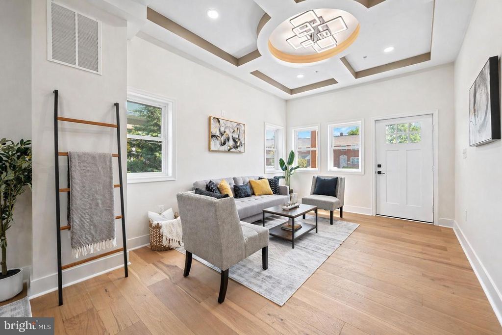 Image 7 of property listing at 8620 ELLEN CT, Parkville, MD 21234