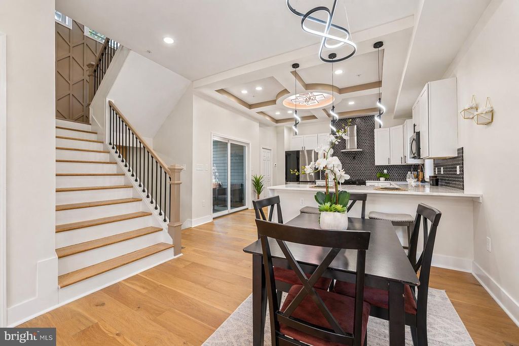 Image 8 of property listing at 8620 ELLEN CT, Parkville, MD 21234