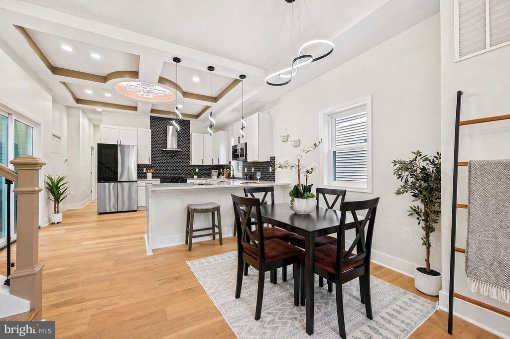 Image 9 of property listing at 8620 ELLEN CT, Parkville, MD 21234