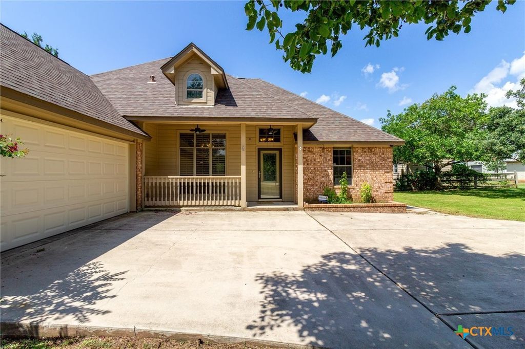 53 Tina’s Trail, Martindale, TX 78655