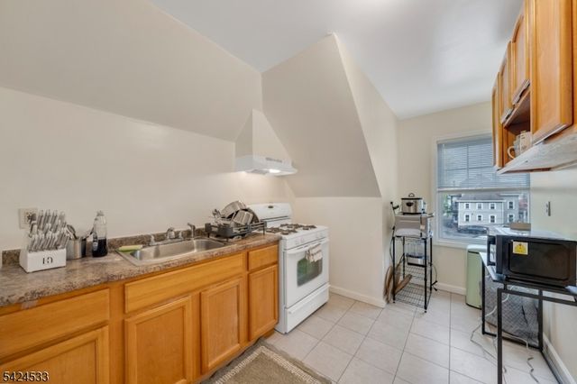 60 Hawthorne Ave, East Orange City, NJ 07018