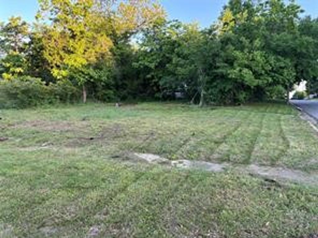 830 W Shepherd Street W, Denison, TX 75020