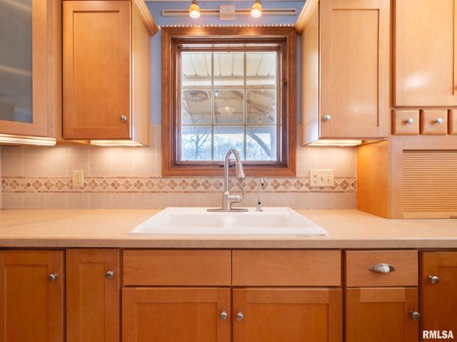 3352 W LEXINGTON Court, Peoria, IL 61615