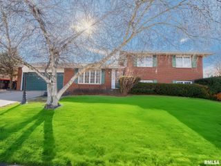 3352 W LEXINGTON Court, Peoria, IL 61615