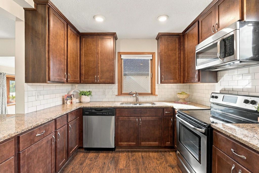 10112 Stevens Avenue S, Bloomington, MN 55420 — photo 3