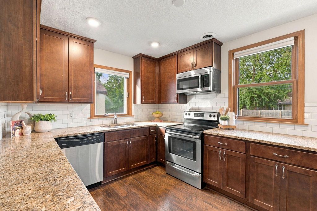 10112 Stevens Avenue S, Bloomington, MN 55420 — photo 4