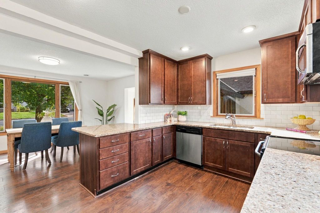10112 Stevens Avenue S, Bloomington, MN 55420 — photo 5
