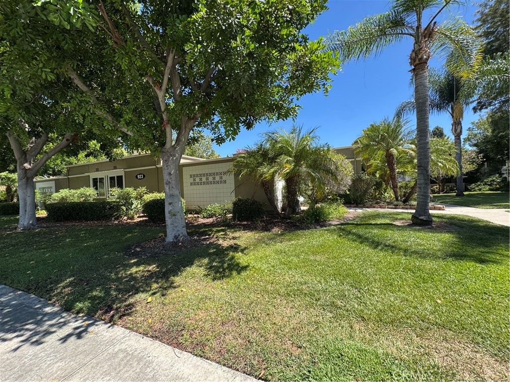 923 Avenida Majorca D, Laguna Woods, CA 92637 — photo 2