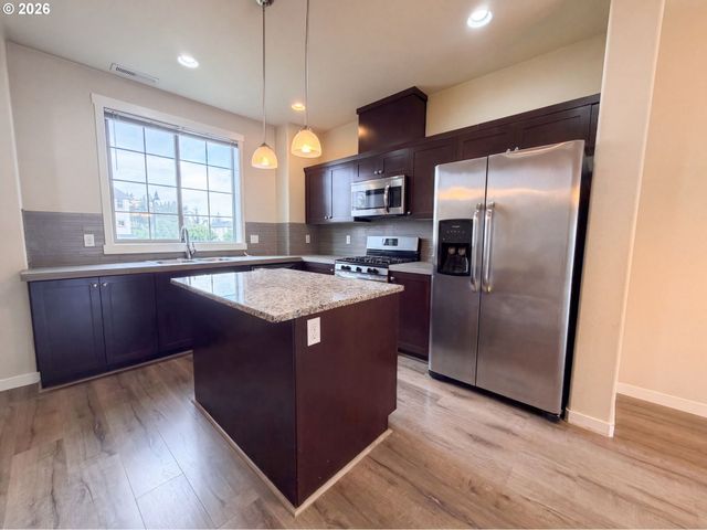 28428 Sw VILLEBOIS Dr N, Wilsonville, OR 97070