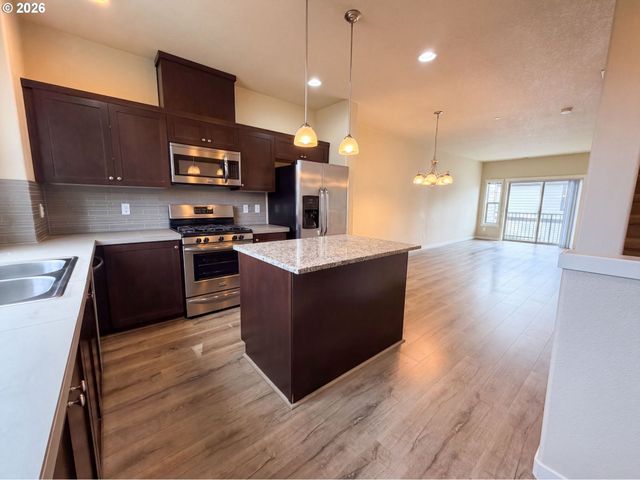 28428 Sw VILLEBOIS Dr N, Wilsonville, OR 97070