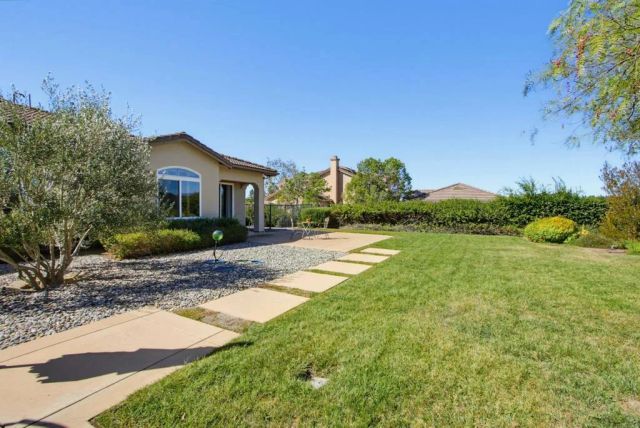 1645 Loch Ness Drive, Fallbrook, CA 92028