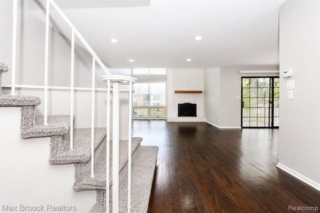 7139 Creeks Crossing, West Bloomfield, MI 48322