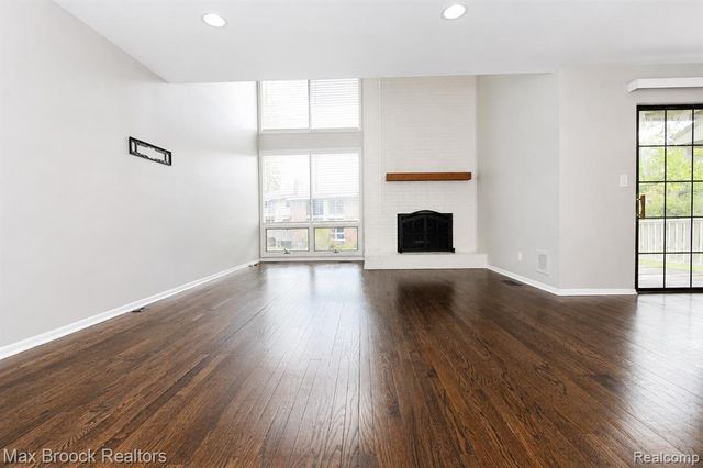 7139 Creeks Crossing, West Bloomfield, MI 48322