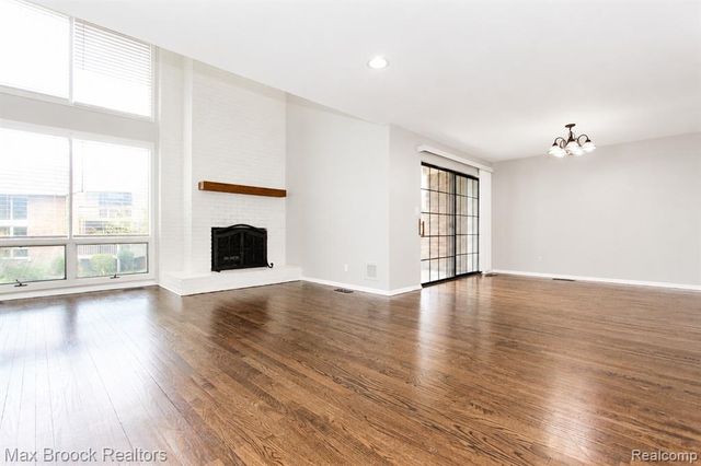 7139 Creeks Crossing, West Bloomfield, MI 48322