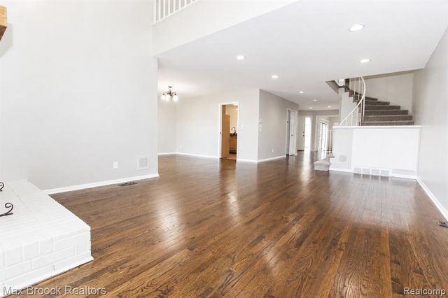 7139 Creeks Crossing, West Bloomfield, MI 48322