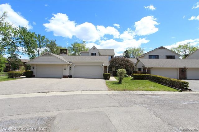 7139 Creeks Crossing, West Bloomfield, MI 48322