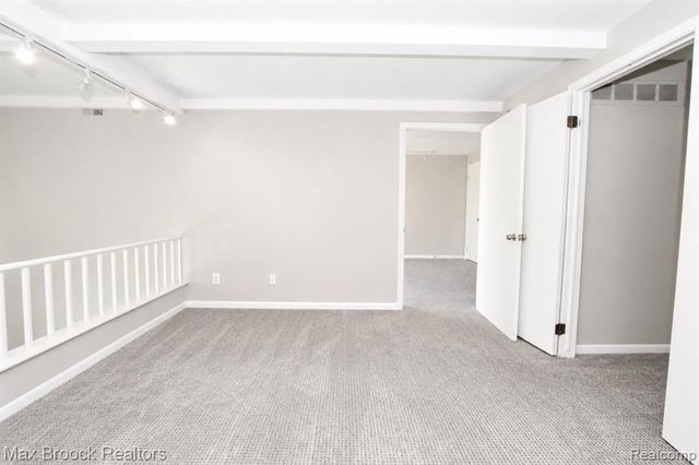 7139 Creeks Crossing, West Bloomfield, MI 48322