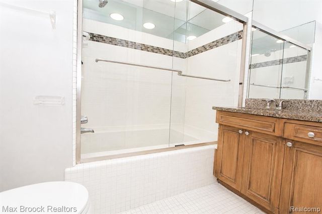 7139 Creeks Crossing, West Bloomfield, MI 48322