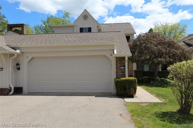 7139 Creeks Crossing, West Bloomfield, MI 48322