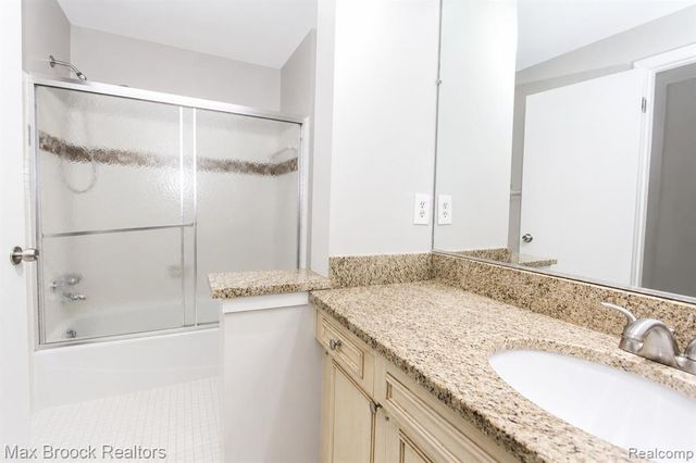 7139 Creeks Crossing, West Bloomfield, MI 48322