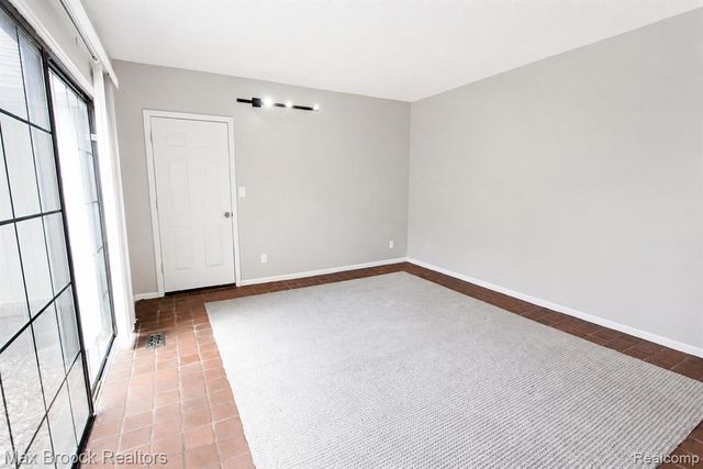 7139 Creeks Crossing, West Bloomfield, MI 48322