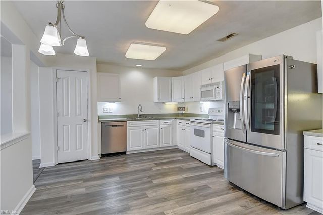 856 Point Way CT, Virginia Beach, VA 23462