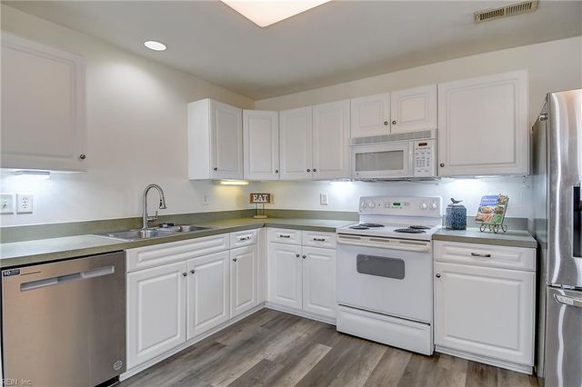 856 Point Way CT, Virginia Beach, VA 23462