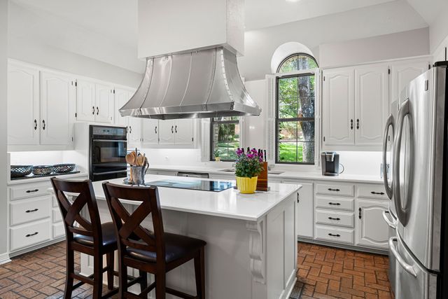 2 Nobhill Drive, Greenville, TX 75402