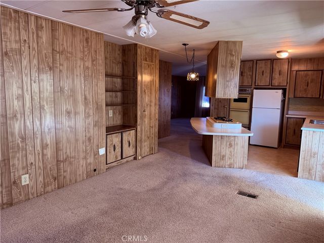575 S Lyon Avenue 62, Hemet, CA 92543