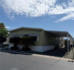 575 S Lyon Avenue 62, Hemet, CA 92543