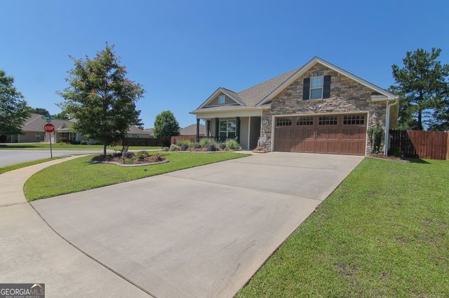 124 Highland Point Drive, Kathleen, GA 31047
