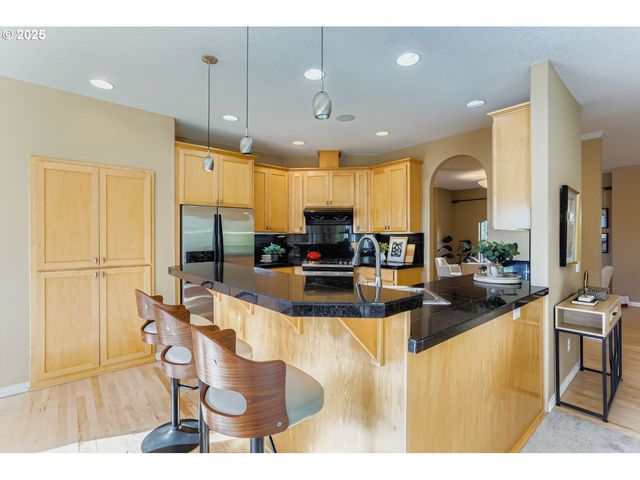 2436 Nw BENSON Ln, Portland, OR 97229