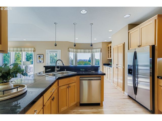 2436 Nw BENSON Ln, Portland, OR 97229