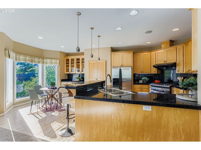 2436 Nw BENSON Ln, Portland, OR 97229